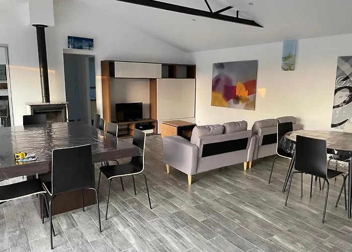 La Maison D\'Ilaude De 7 A 14 Personnes